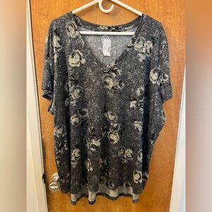 NWT V-neck Maurice’s 24/7 floral print knit tee size 3